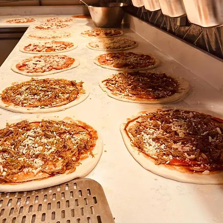 Goose & Gander Hotel *