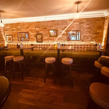 Goose & Gander Hotel *