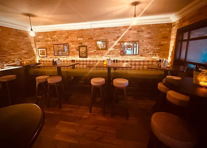 Goose & Gander Hotel *